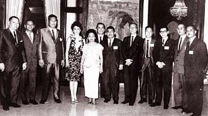 At Malacañang Palace. Monching is second from left. First Lady Mrs.Diosdado Macapagal, center.  Click here to see the original invitation from the Presidential Palace in honor of the Delegates to the Asian Chamber of Commerce. 16 Feb. 1965